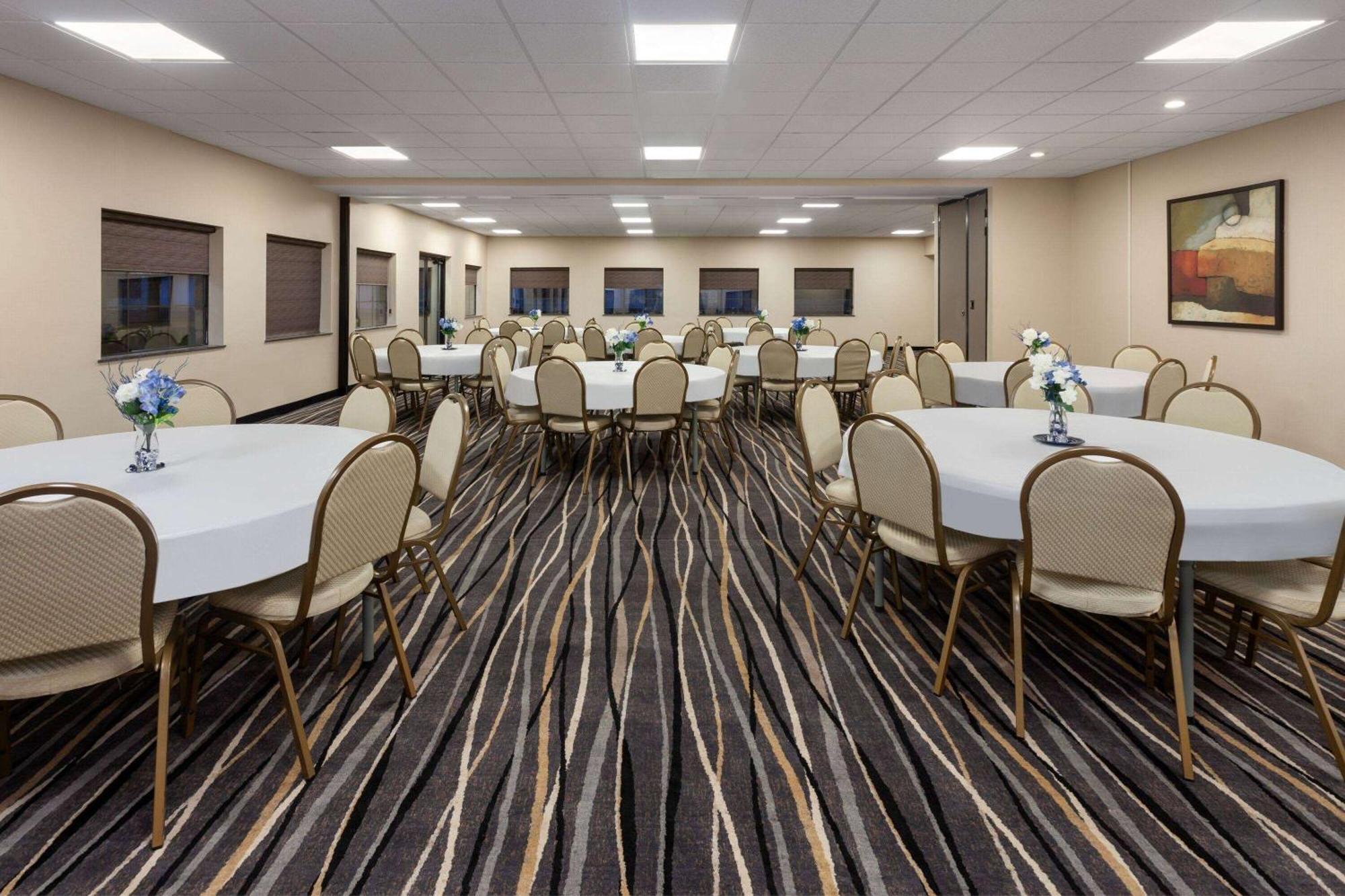 Baymont By Wyndham Copley Akron Bagian luar foto