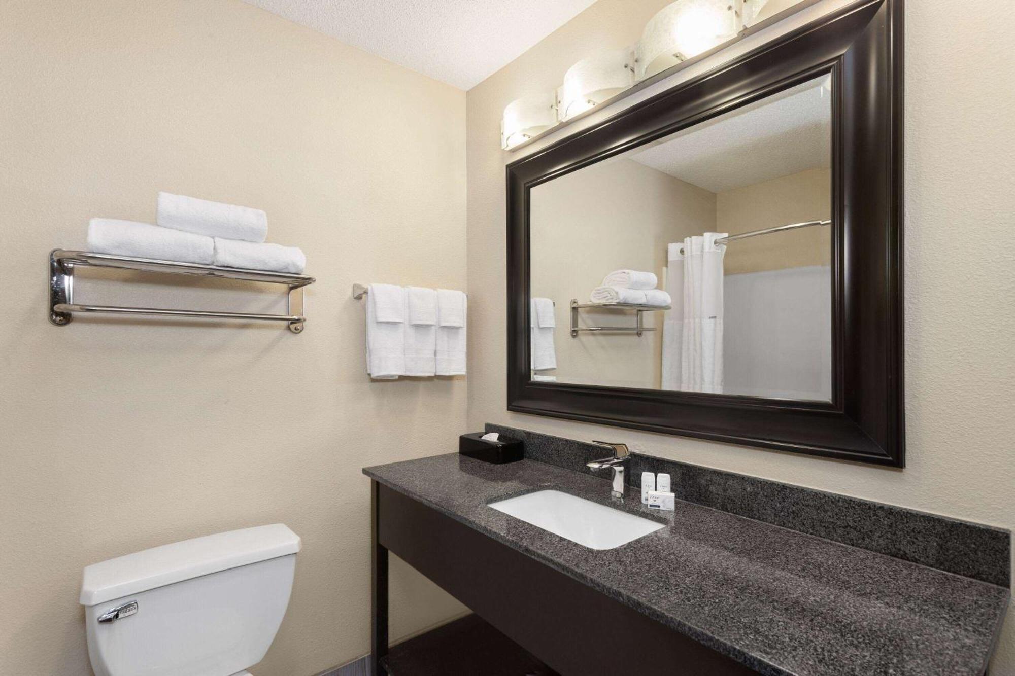 Baymont By Wyndham Copley Akron Bagian luar foto